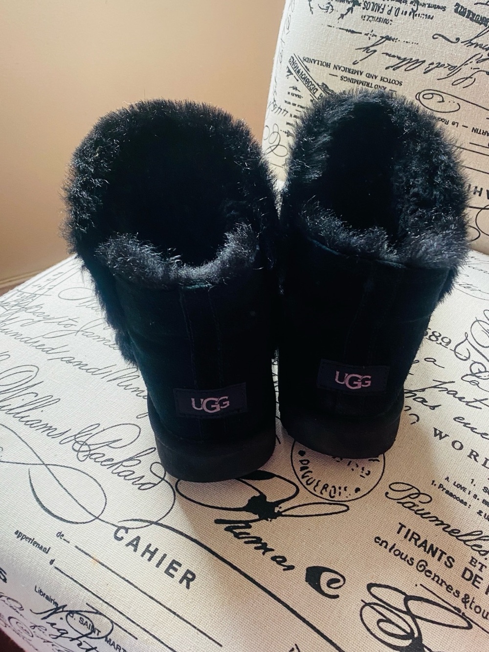 Authentic Ugg size 9 - Picture 13 of 13